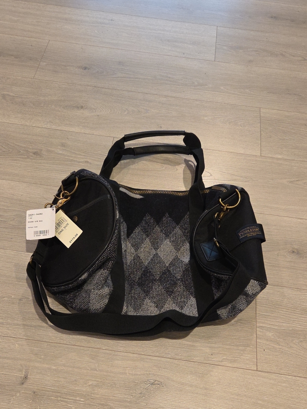 NWT Pendelton Round Gym Bag